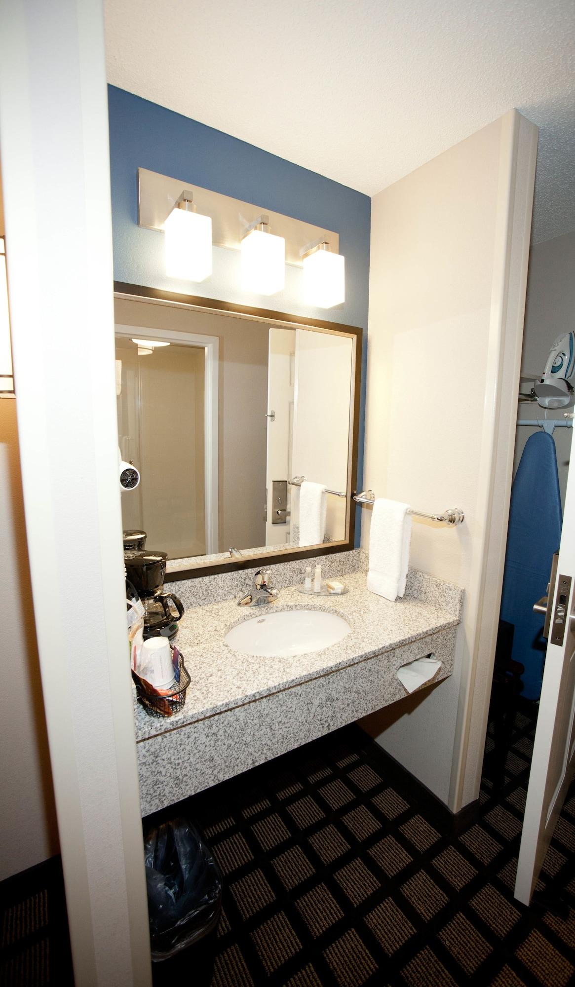Hotel Baymont By Wyndham Erie 3*