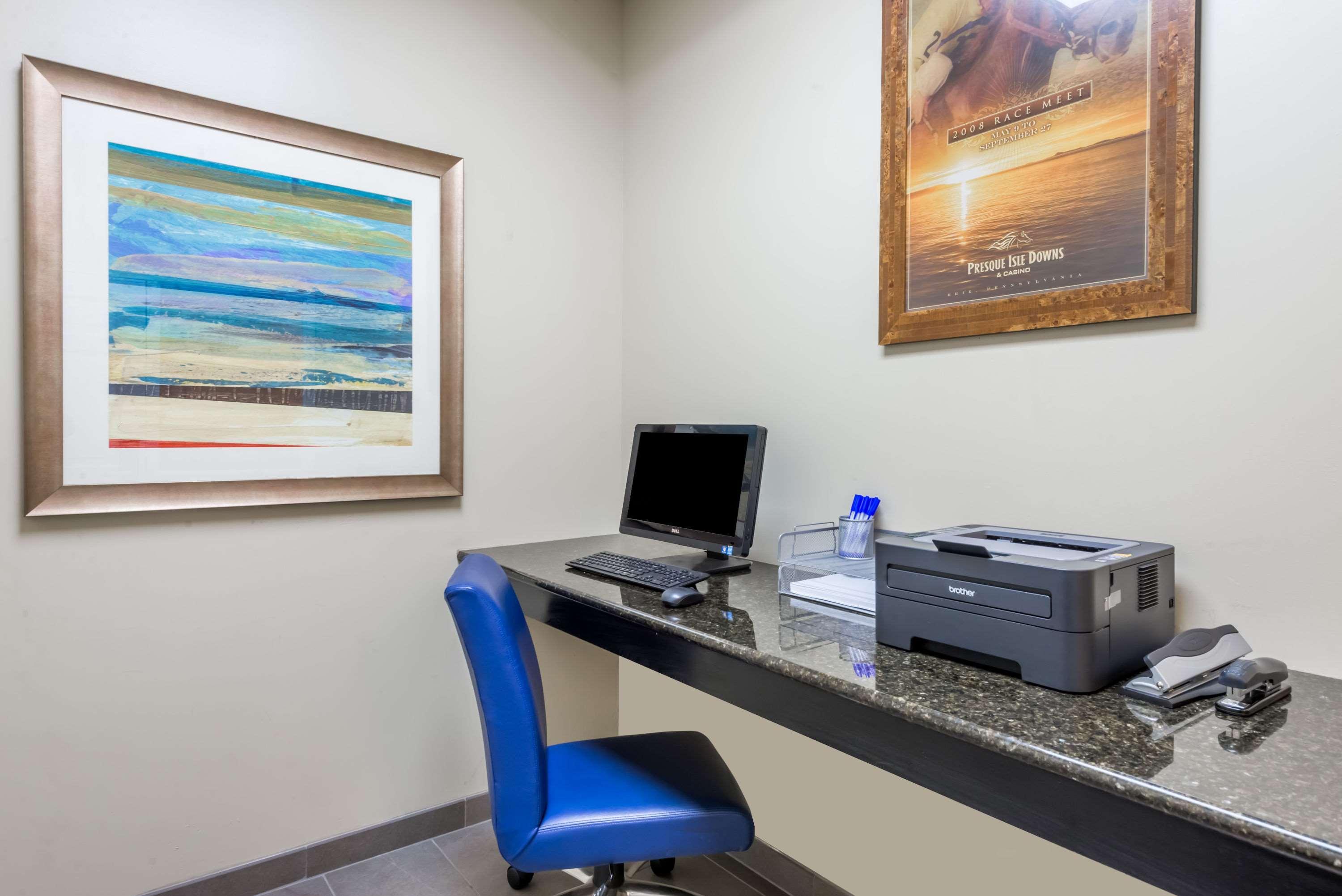 Hotel Baymont By Wyndham Erie 3*