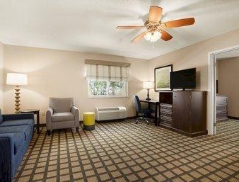 Baymont By Wyndham Erie 3*