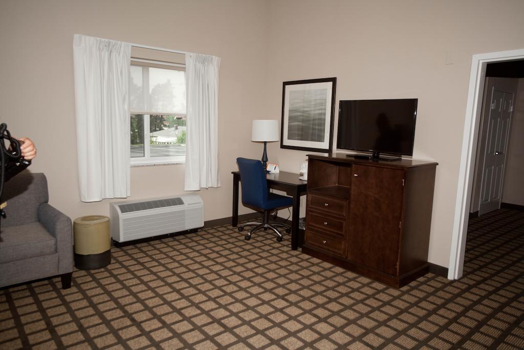 Hotel Baymont By Wyndham Erie 3*