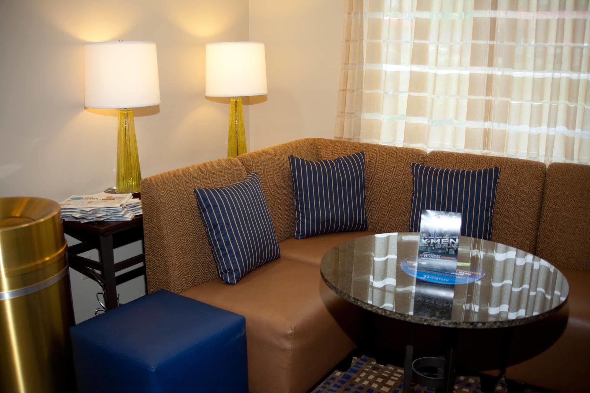 Hotel Baymont By Wyndham Erie