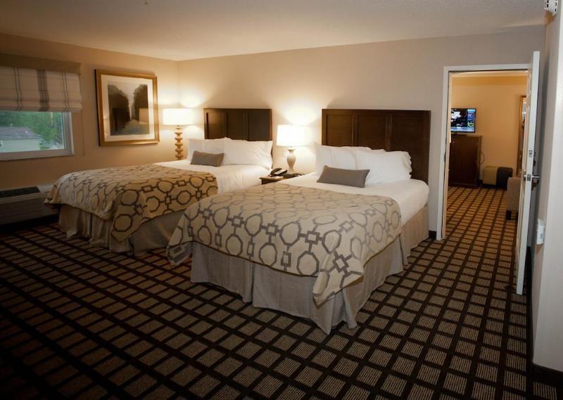 Baymont By Wyndham Erie Hotel 3*